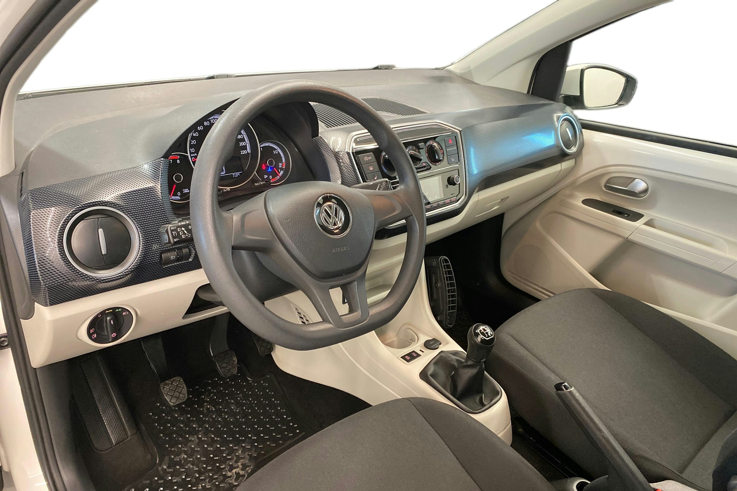 valkoinen Volkswagen up! 2019 kuva 7.