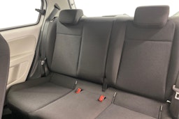 valkoinen Volkswagen up! 2019 kuva 10.