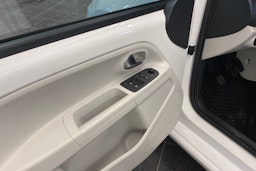 valkoinen Volkswagen up! 2019 kuva 18.