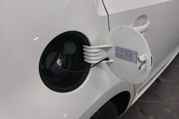 valkoinen Volkswagen up! 2019 kuva 22.