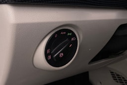 valkoinen Volkswagen up! 2019 kuva 24.