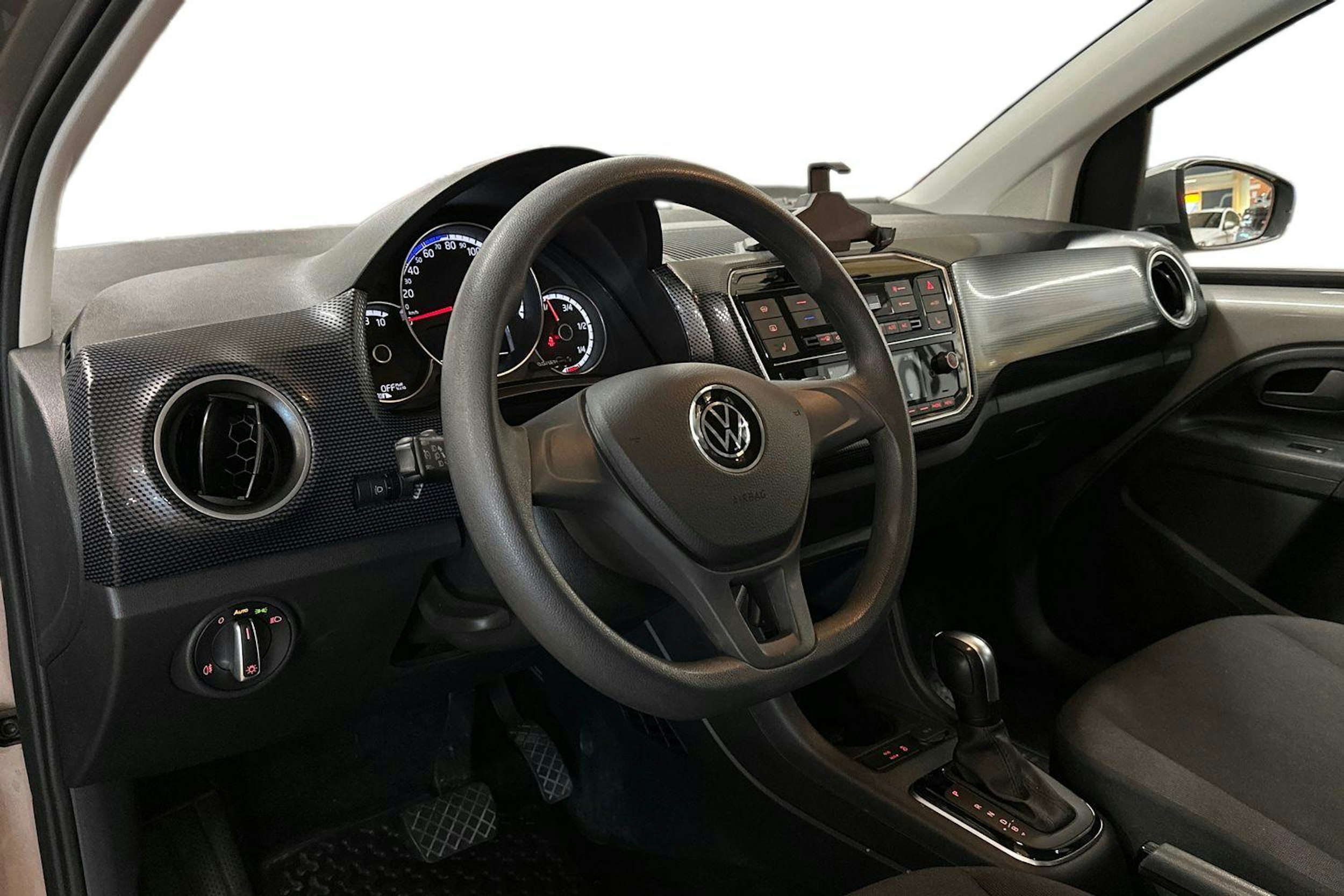 harmaa Volkswagen up! 2020 kuva 3.