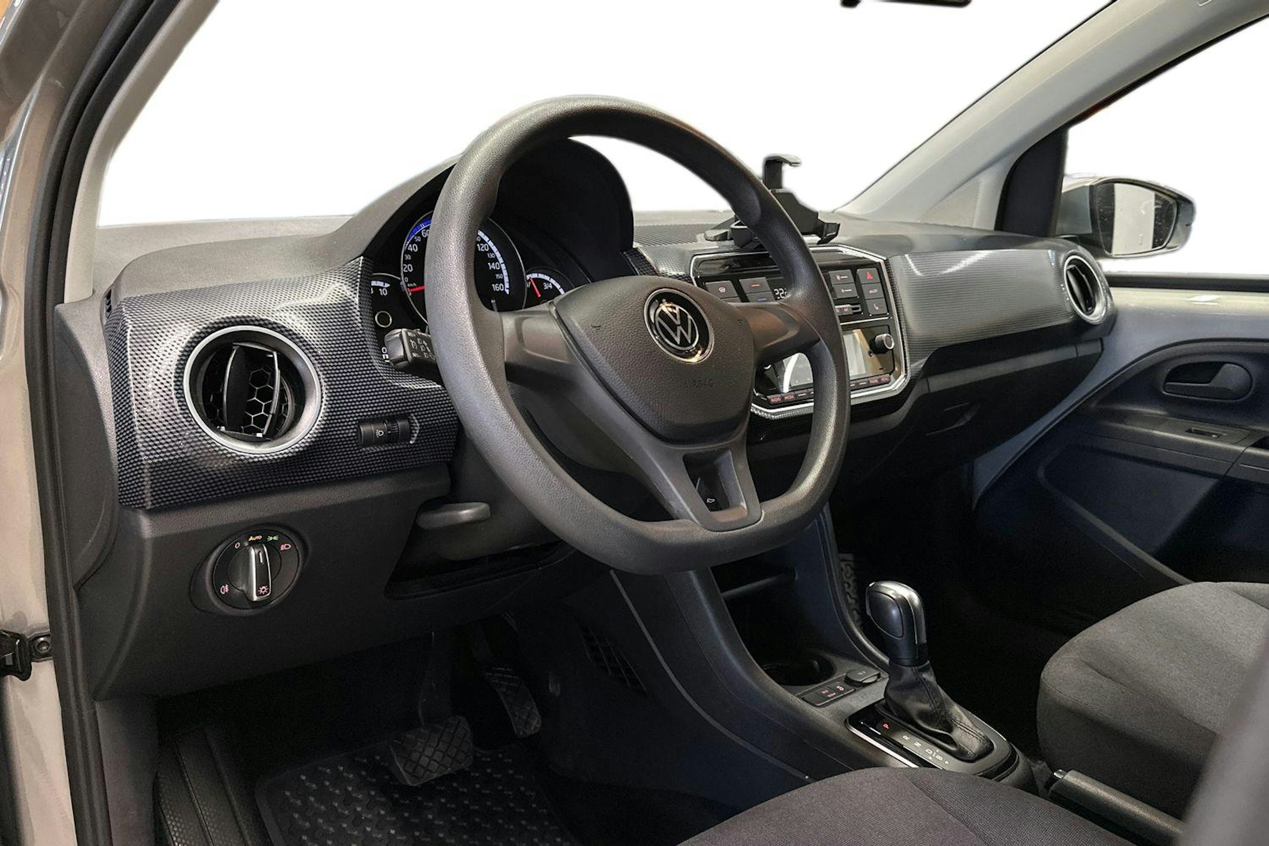 harmaa Volkswagen up! 2020 kuva 7.
