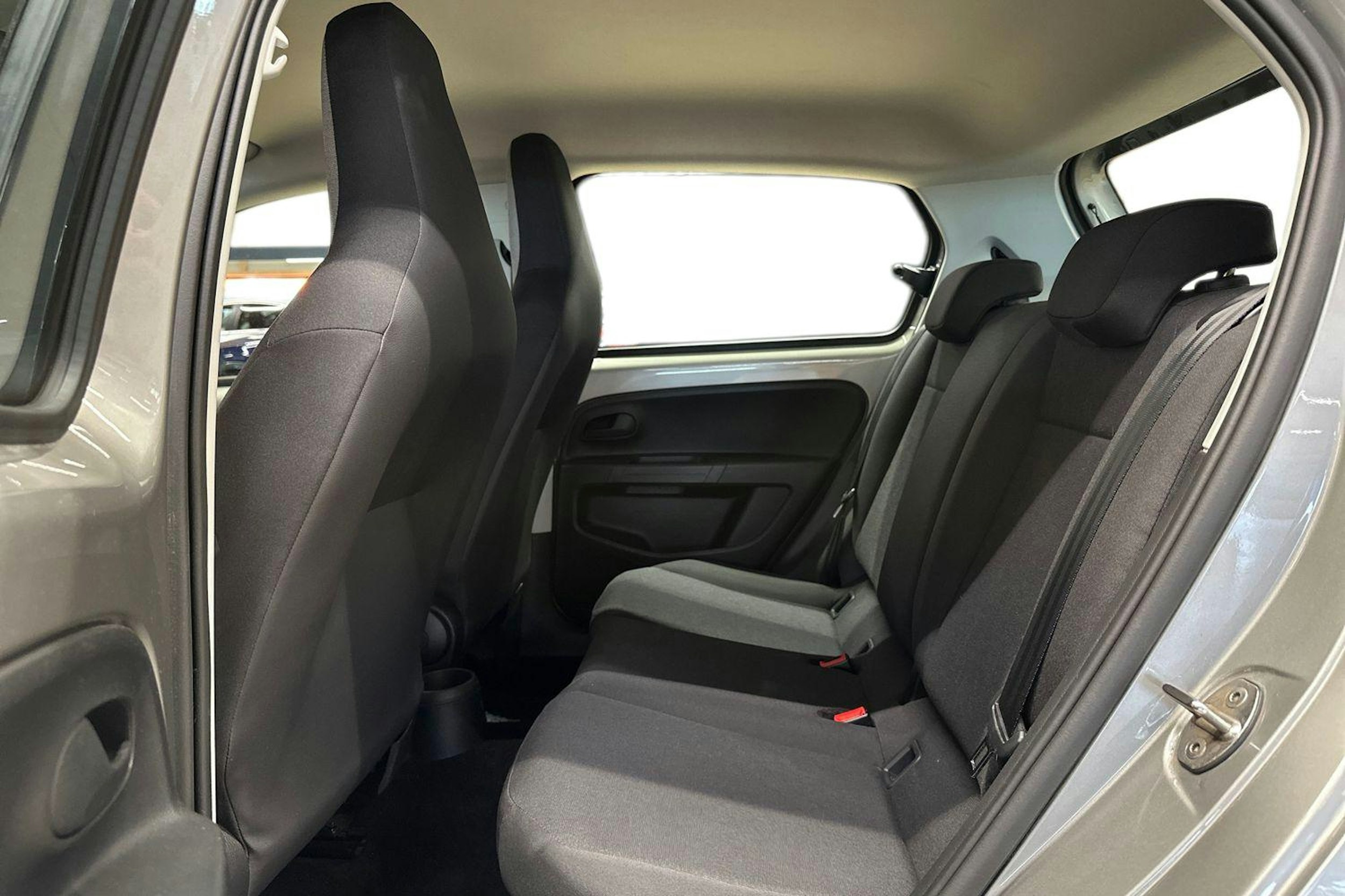 harmaa Volkswagen up! 2020 kuva 10.