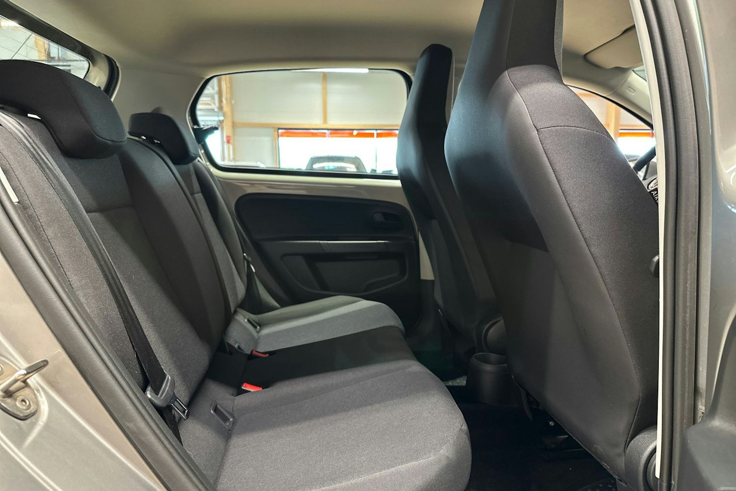 harmaa Volkswagen up! 2020 kuva 16.