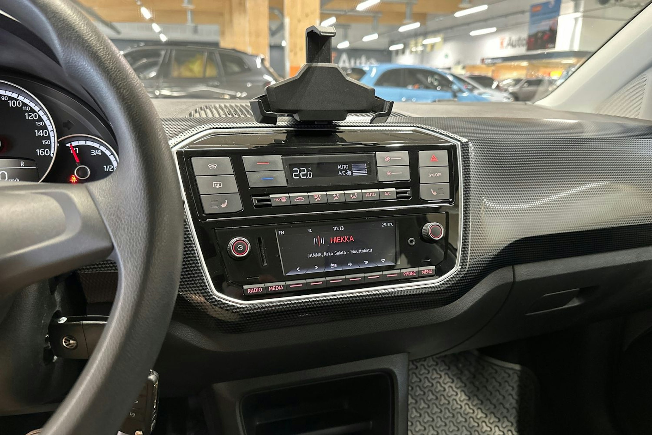 harmaa Volkswagen up! 2020 kuva 22.