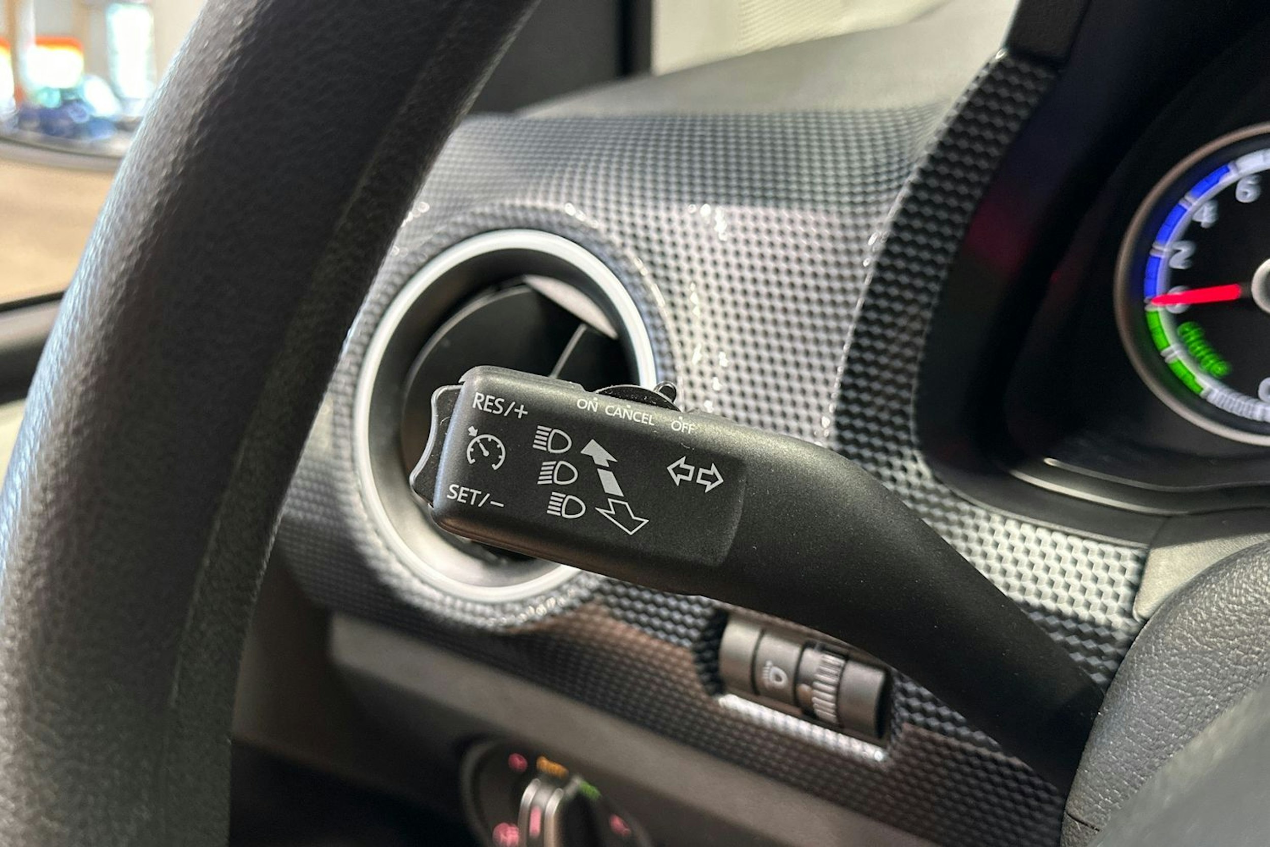 harmaa Volkswagen up! 2020 kuva 25.