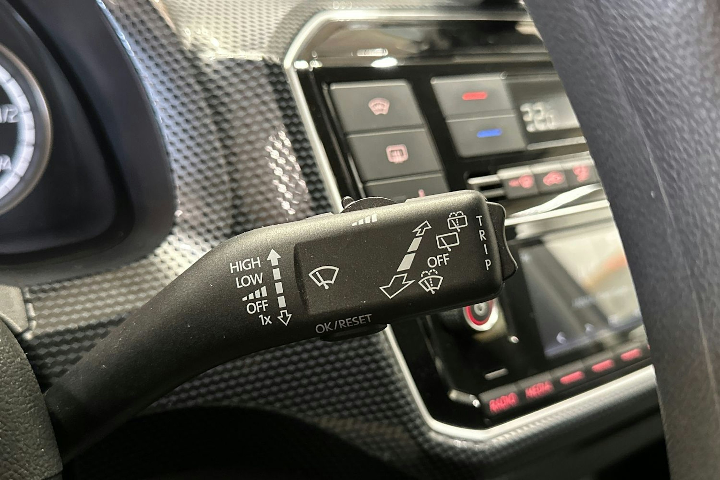 harmaa Volkswagen up! 2020 kuva 26.