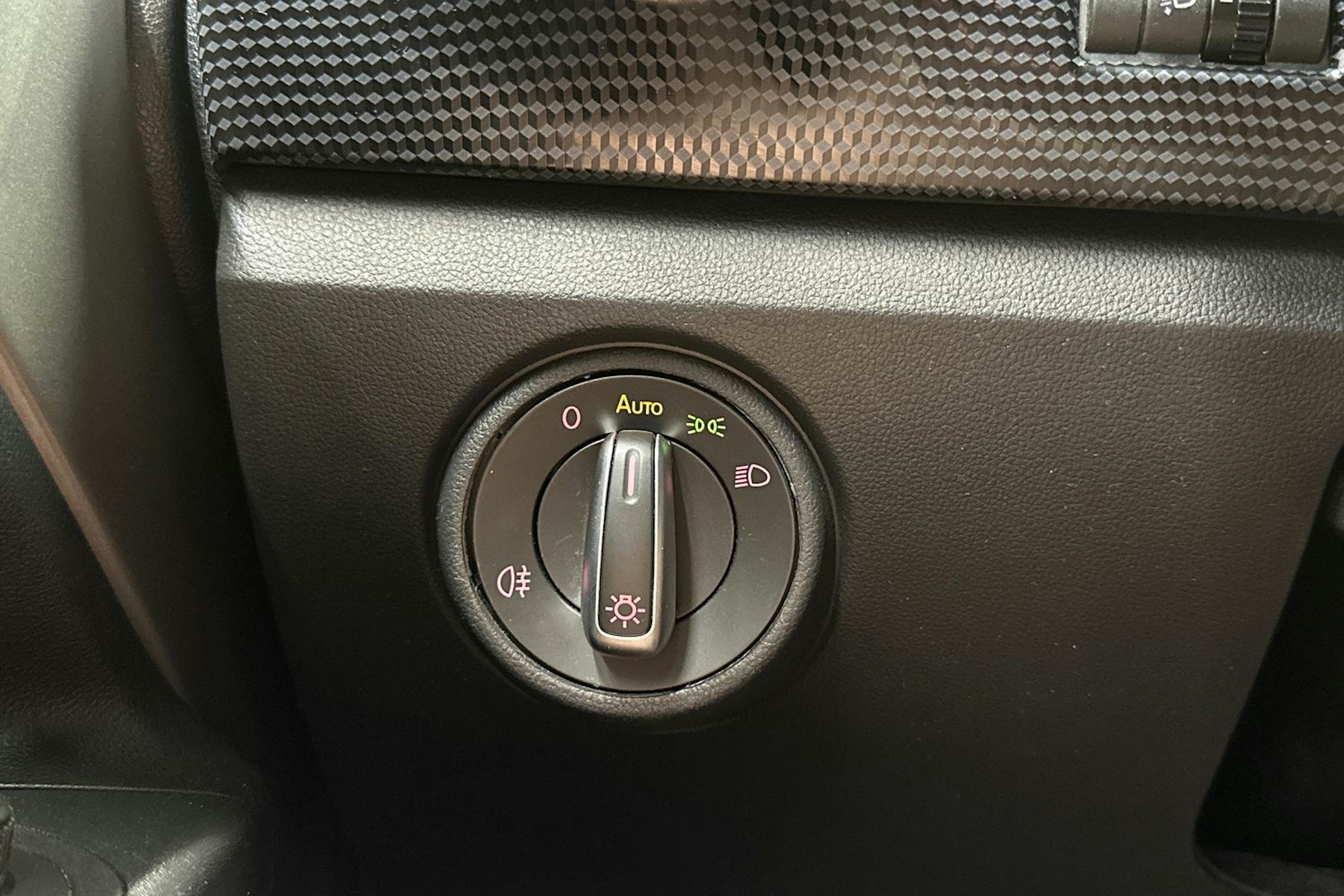 harmaa Volkswagen up! 2020 kuva 27.