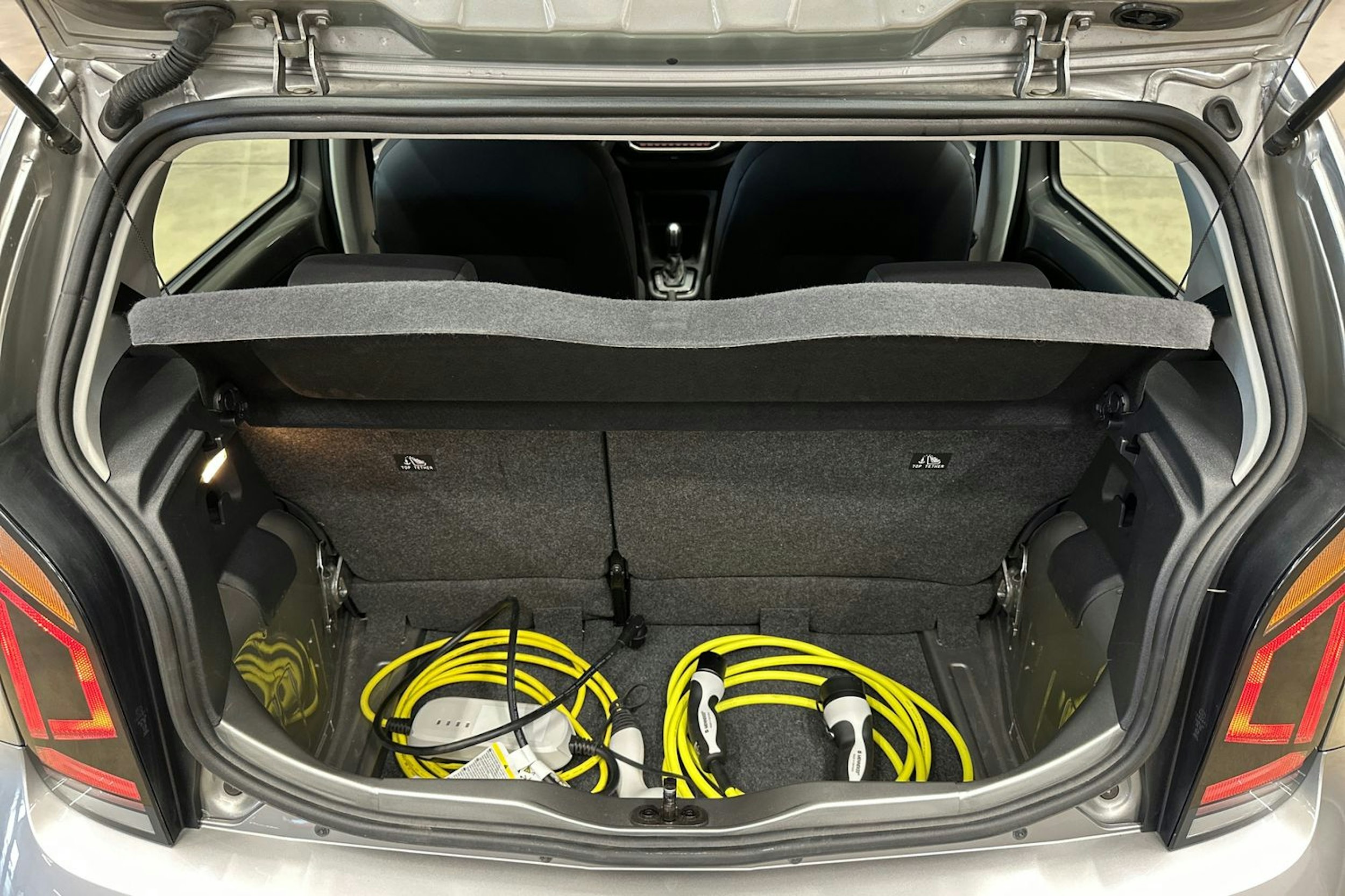 harmaa Volkswagen up! 2020 kuva 29.