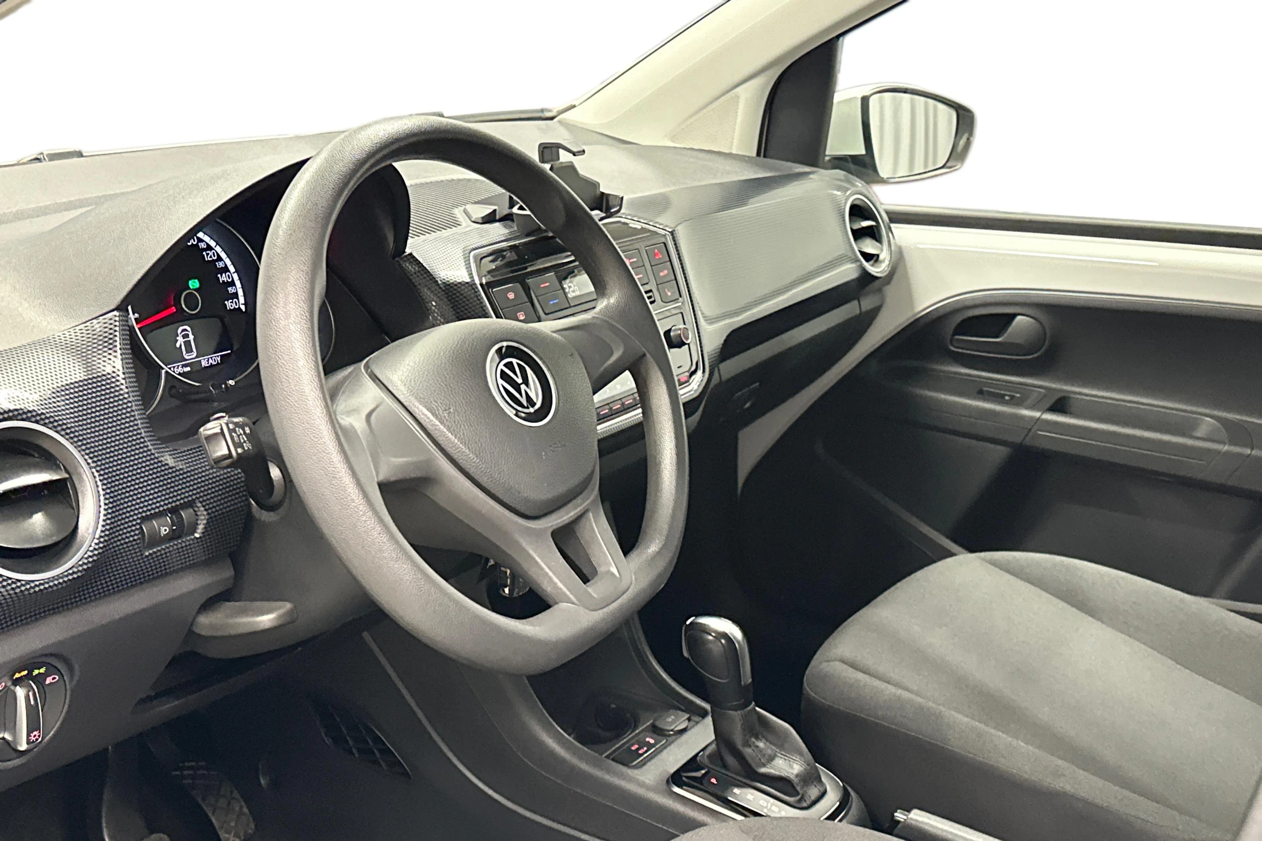 valkoinen Volkswagen up! 2020 kuva 6.