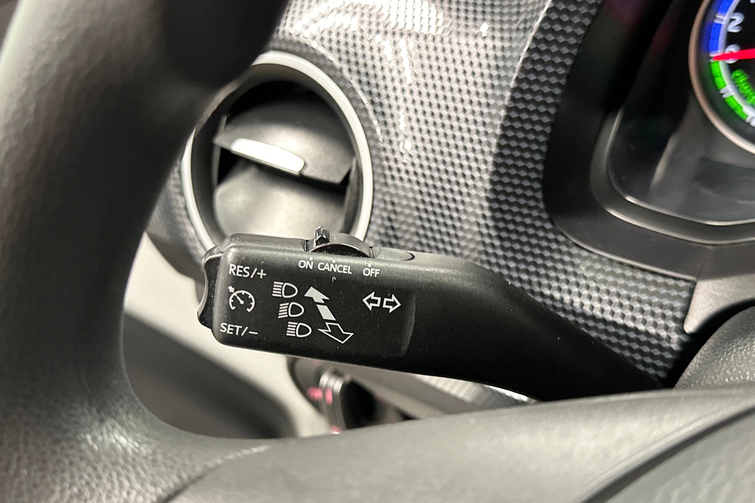 valkoinen Volkswagen up! 2020 kuva 11.