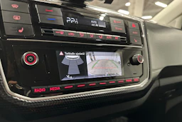 valkoinen Volkswagen up! 2020 kuva 14.