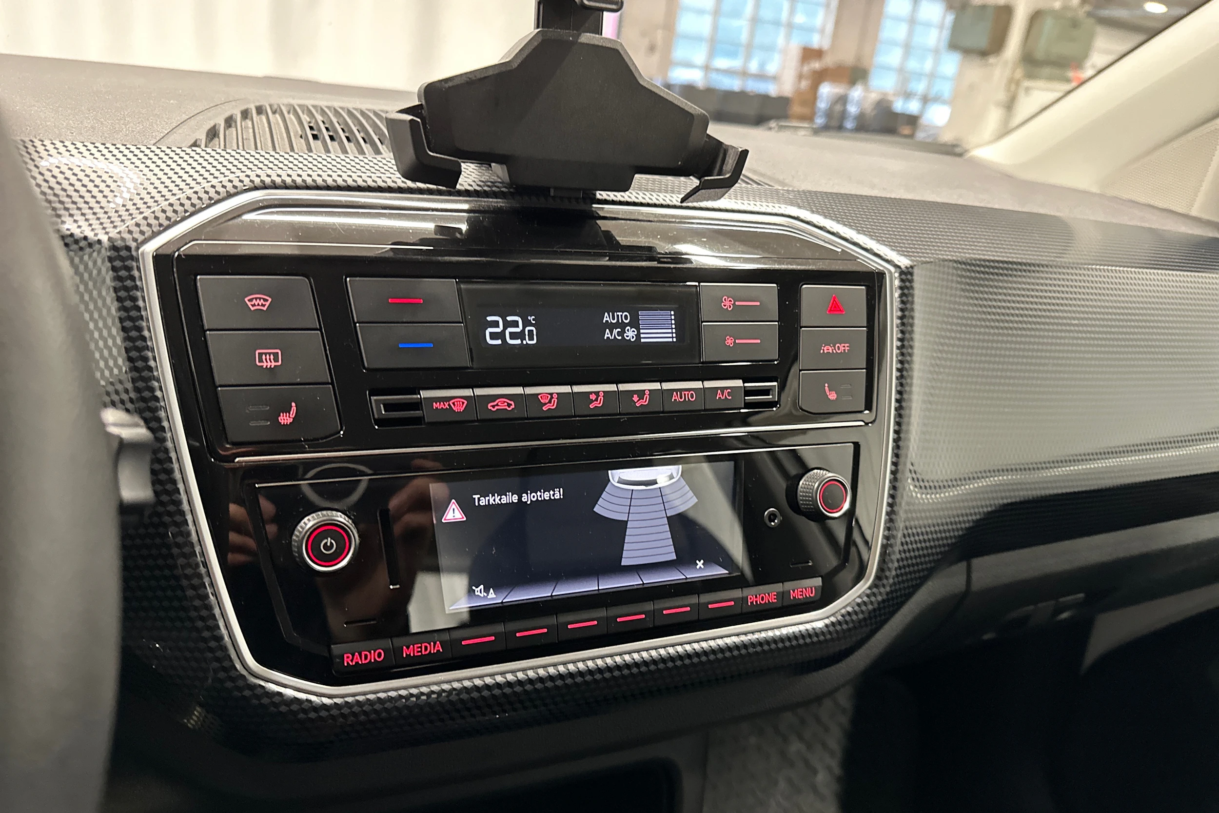 valkoinen Volkswagen up! 2020 kuva 15.