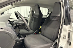 valkoinen Volkswagen up! 2020 kuva 17.