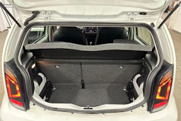 valkoinen Volkswagen up! 2020 kuva 18.