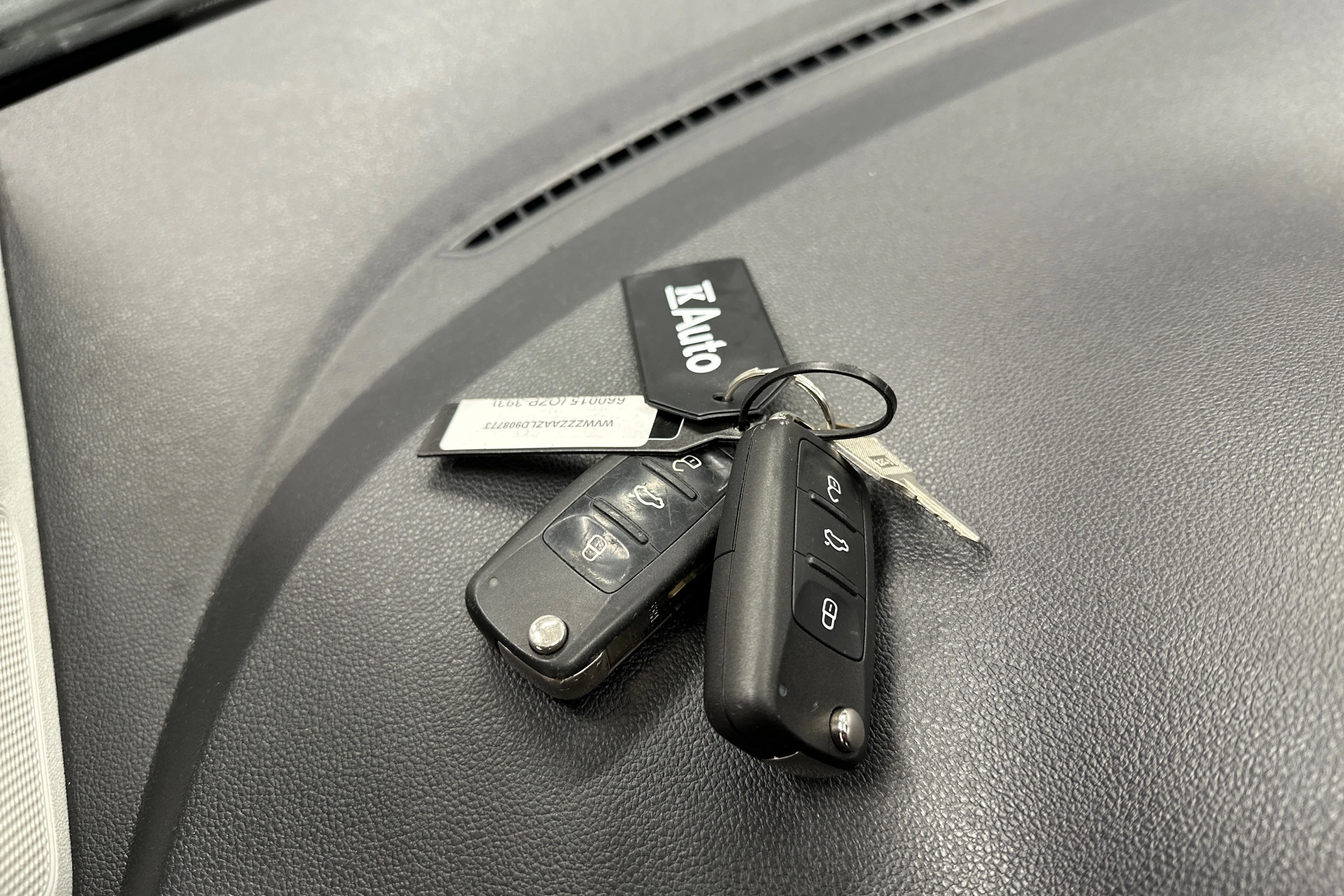 valkoinen Volkswagen up! 2020 kuva 19.