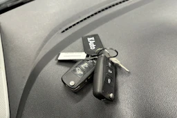 valkoinen Volkswagen up! 2020 kuva 19.