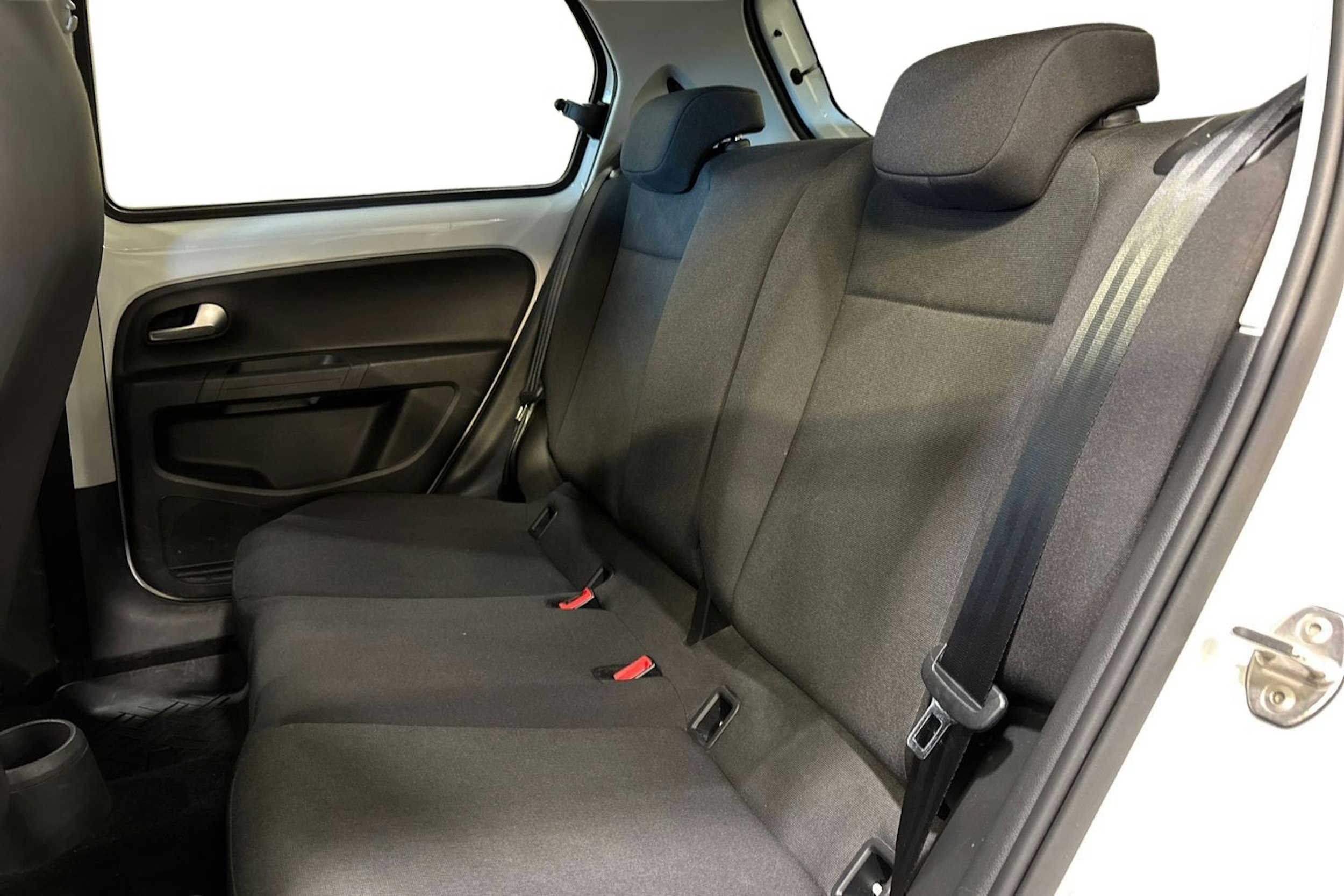 valkoinen Volkswagen up! 2020 kuva 10.