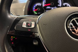 valkoinen Volkswagen up! 2020 kuva 16.