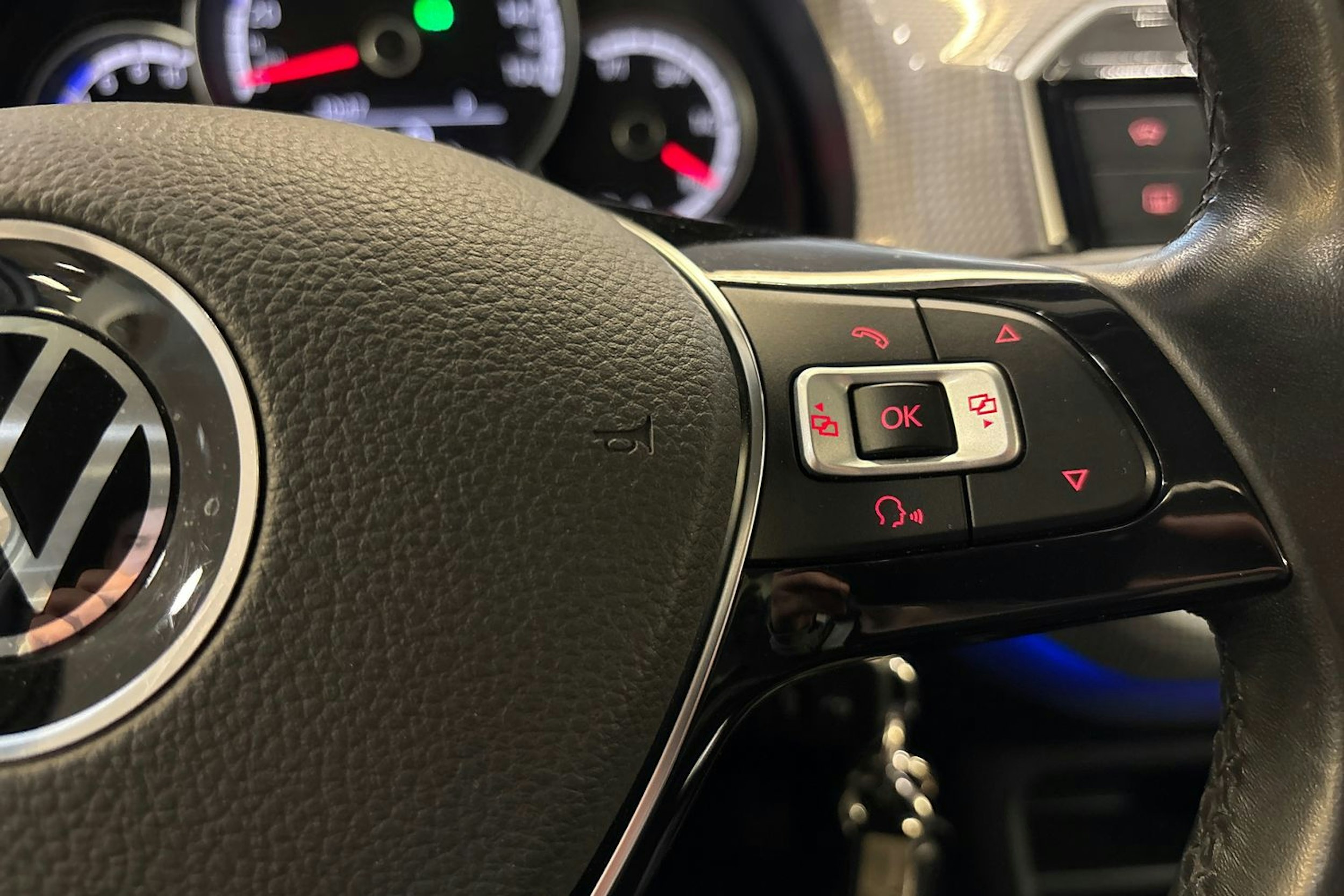 valkoinen Volkswagen up! 2020 kuva 17.