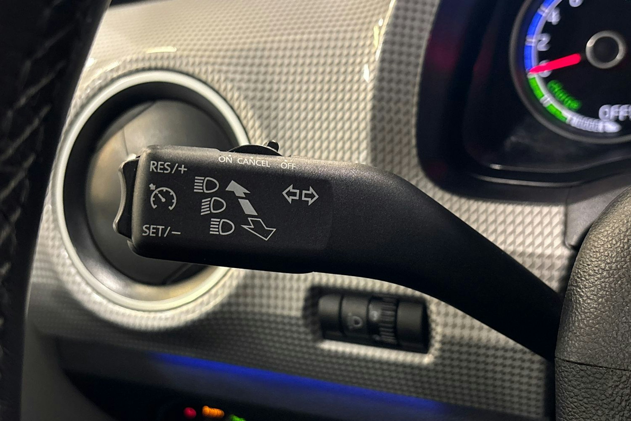 valkoinen Volkswagen up! 2020 kuva 18.