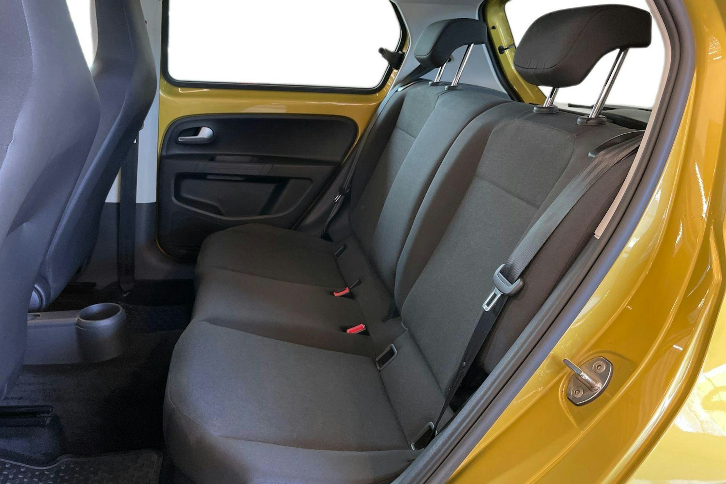 Keltainen Volkswagen up! 2020 kuva 10.