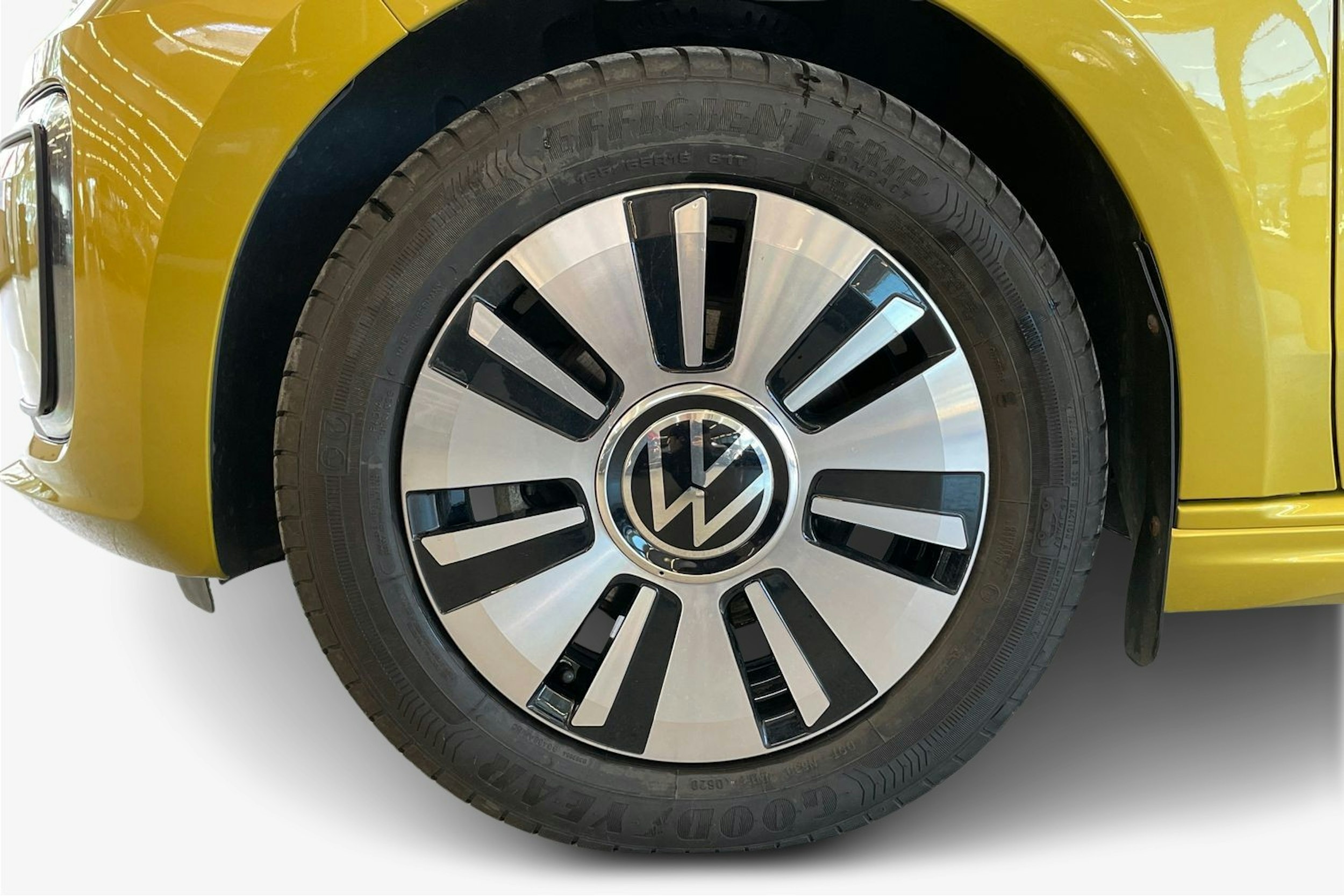 Keltainen Volkswagen up! 2020 kuva 11.