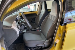 Keltainen Volkswagen up! 2020 kuva 21.