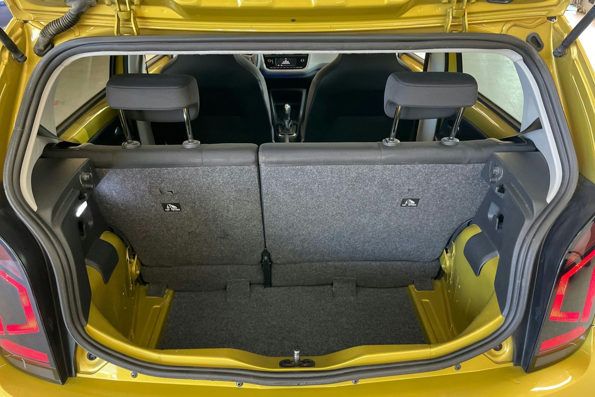 Keltainen Volkswagen up! 2020 kuva 22.