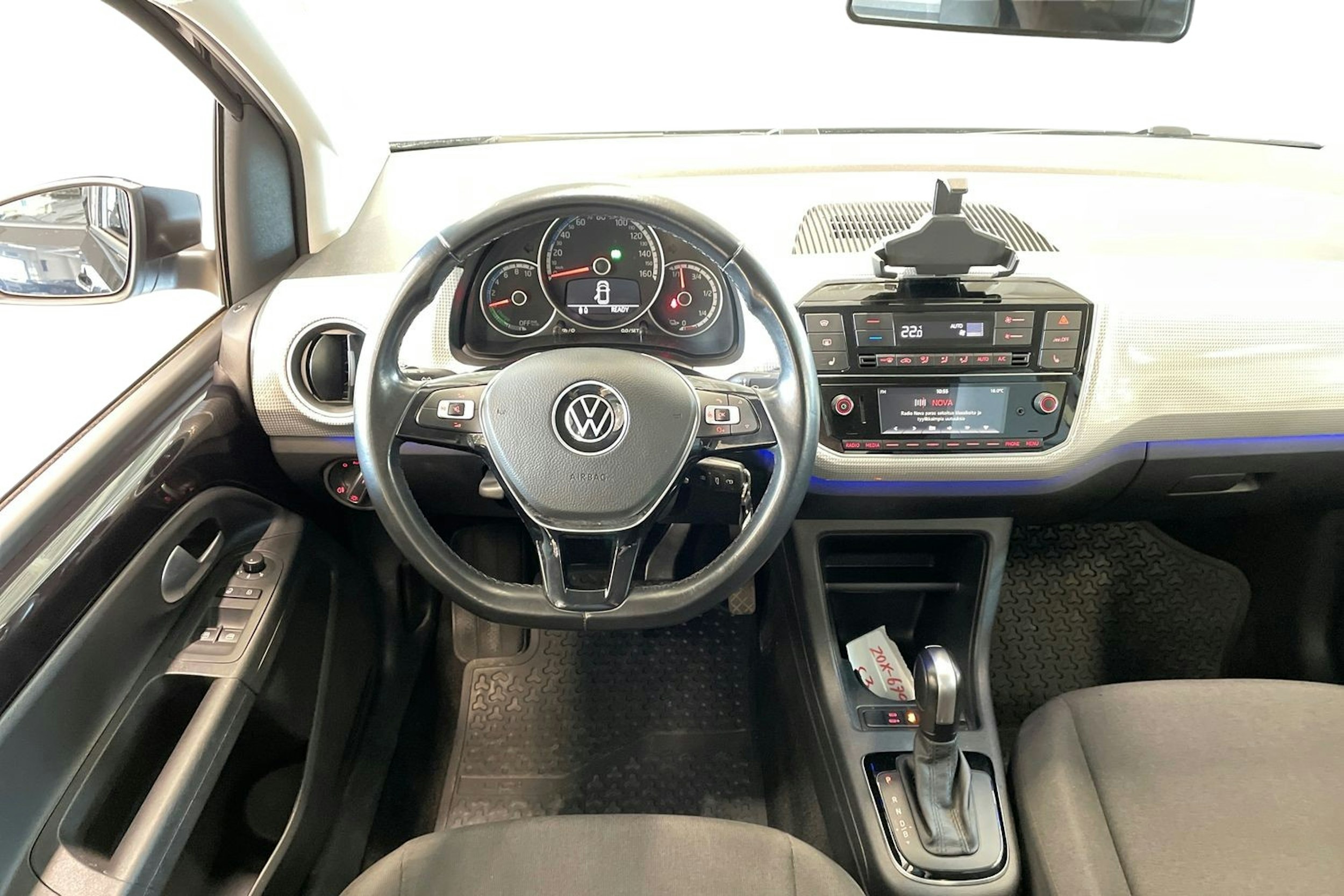 musta Volkswagen up! 2020 kuva 9.
