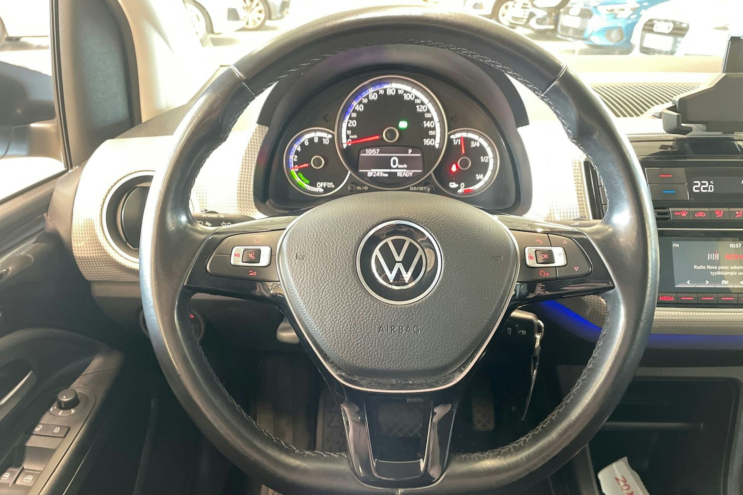 musta Volkswagen up! 2020 kuva 15.