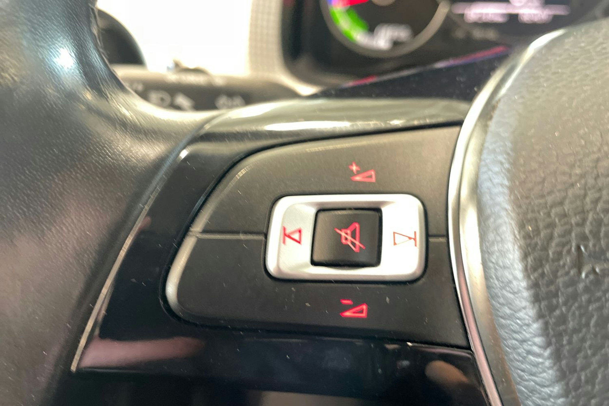 musta Volkswagen up! 2020 kuva 17.