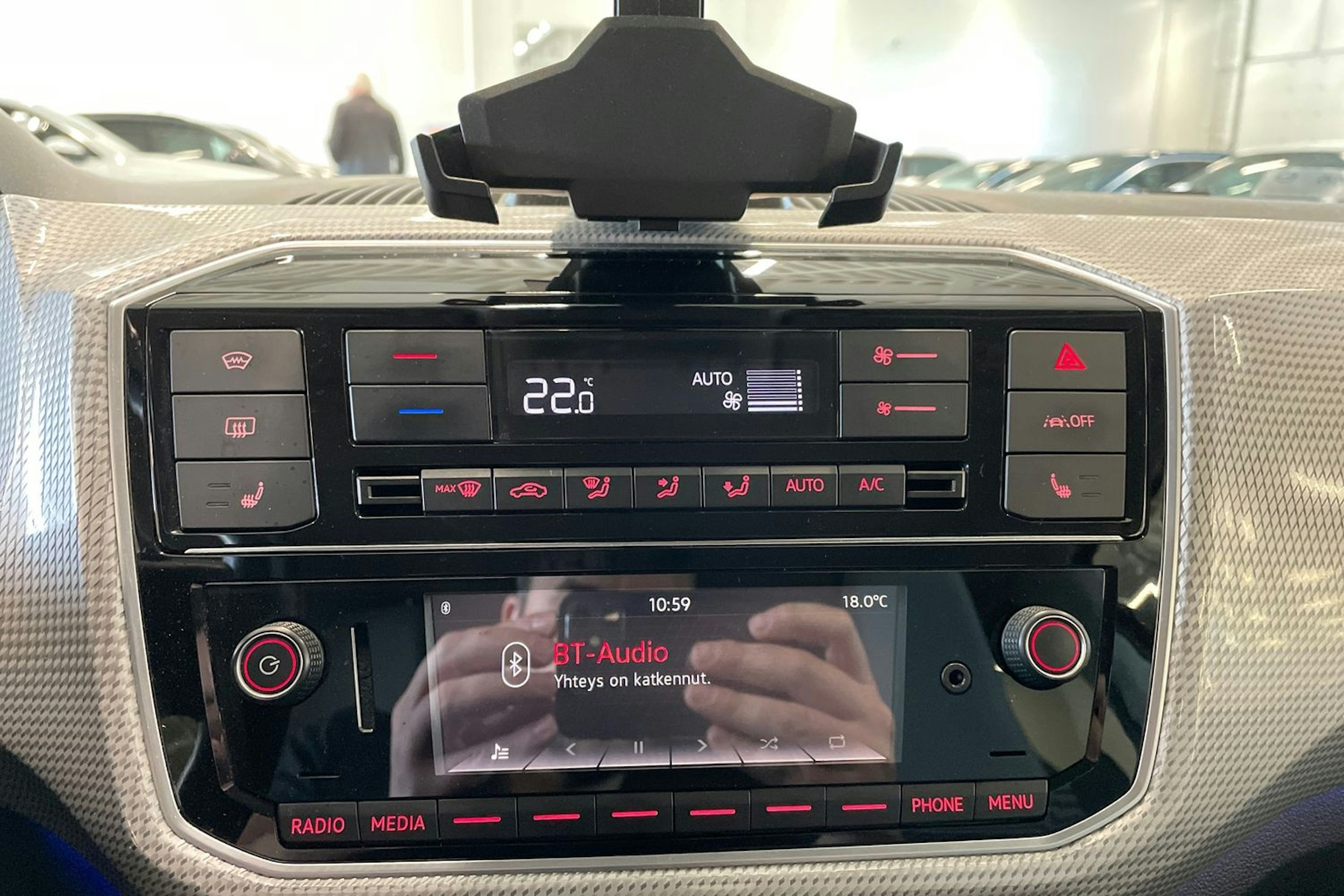 musta Volkswagen up! 2020 kuva 26.