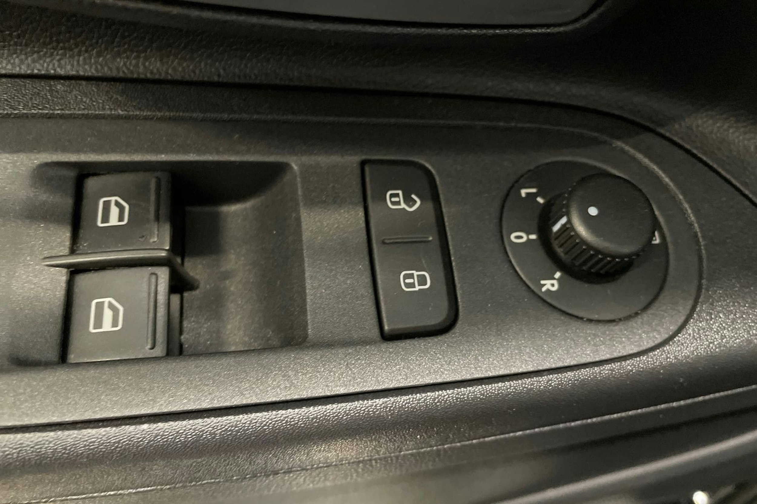 musta Volkswagen up! 2020 kuva 29.