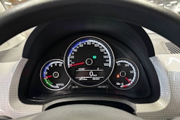 Valkoinen Volkswagen up! 2021 kuva 24.