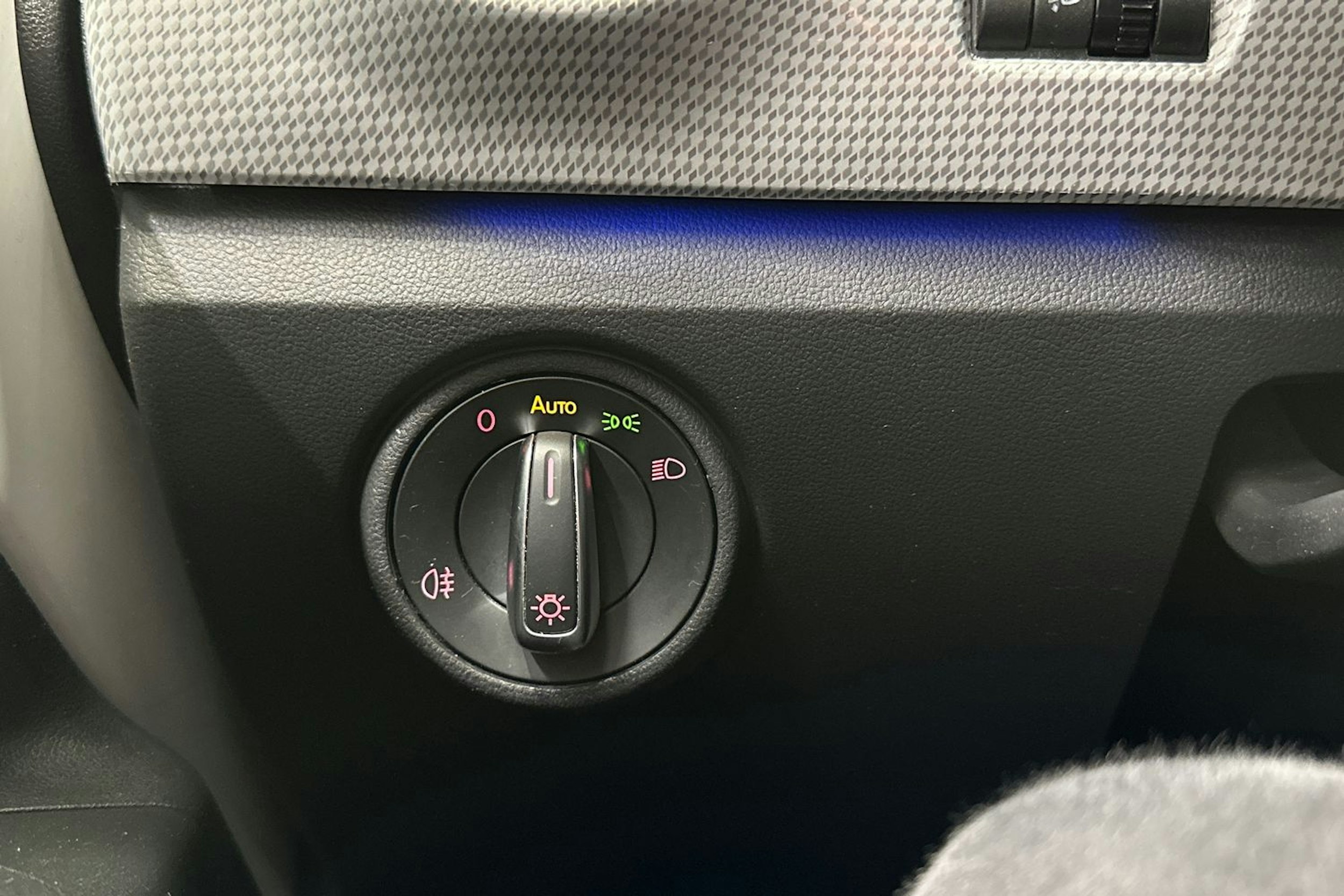 Valkoinen Volkswagen up! 2021 kuva 25.