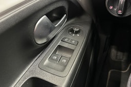 Valkoinen Volkswagen up! 2021 kuva 26.