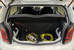 Valkoinen Volkswagen up! 2021 kuva 27.