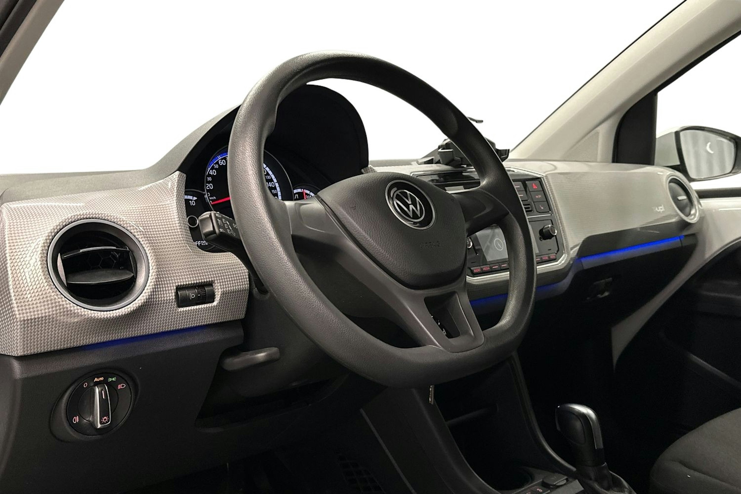 valkoinen Volkswagen up! 2021 kuva 7.
