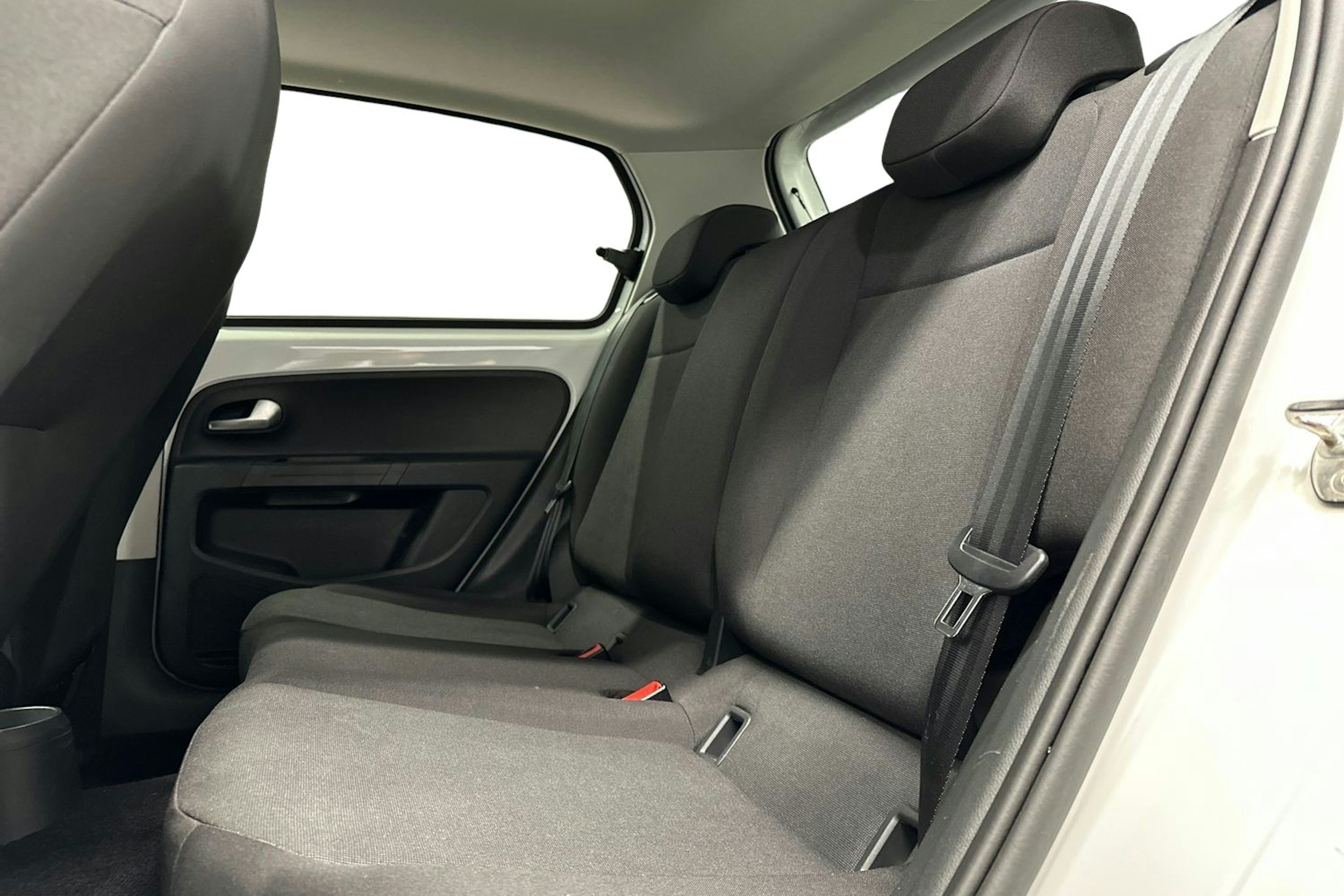 valkoinen Volkswagen up! 2021 kuva 10.