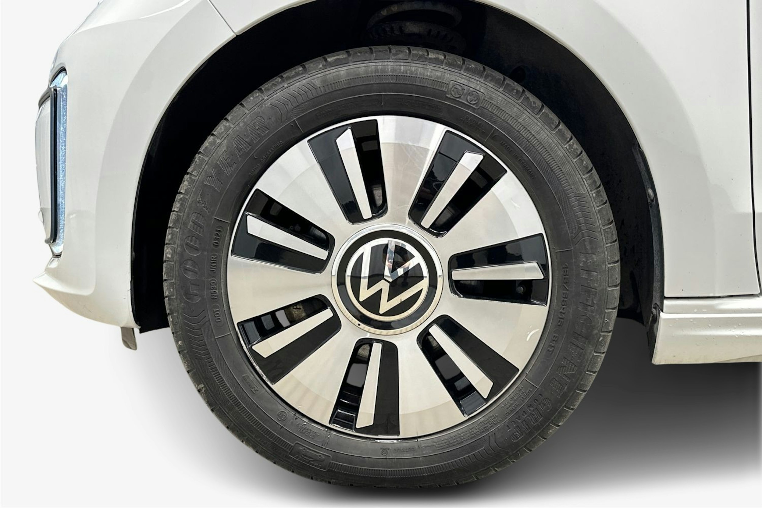 valkoinen Volkswagen up! 2021 kuva 11.