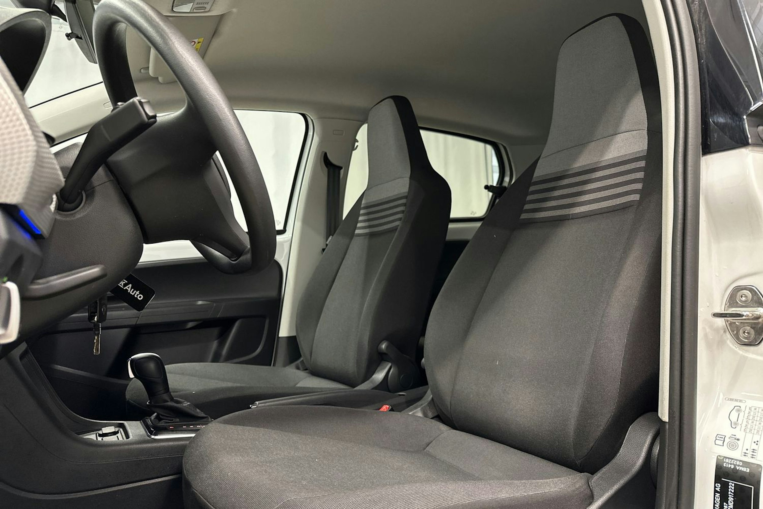 valkoinen Volkswagen up! 2021 kuva 14.