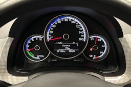 valkoinen Volkswagen up! 2021 kuva 15.