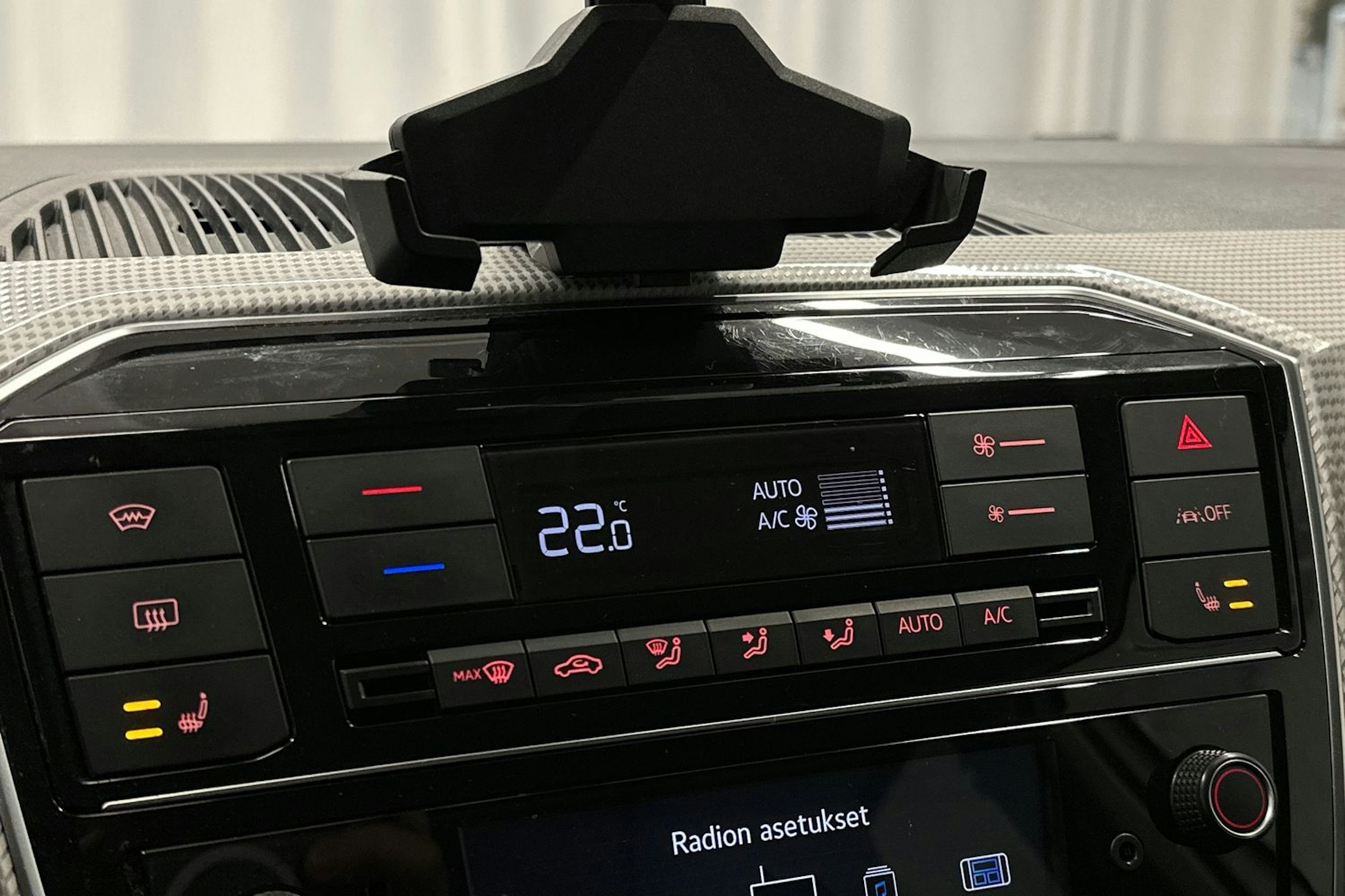 valkoinen Volkswagen up! 2021 kuva 17.
