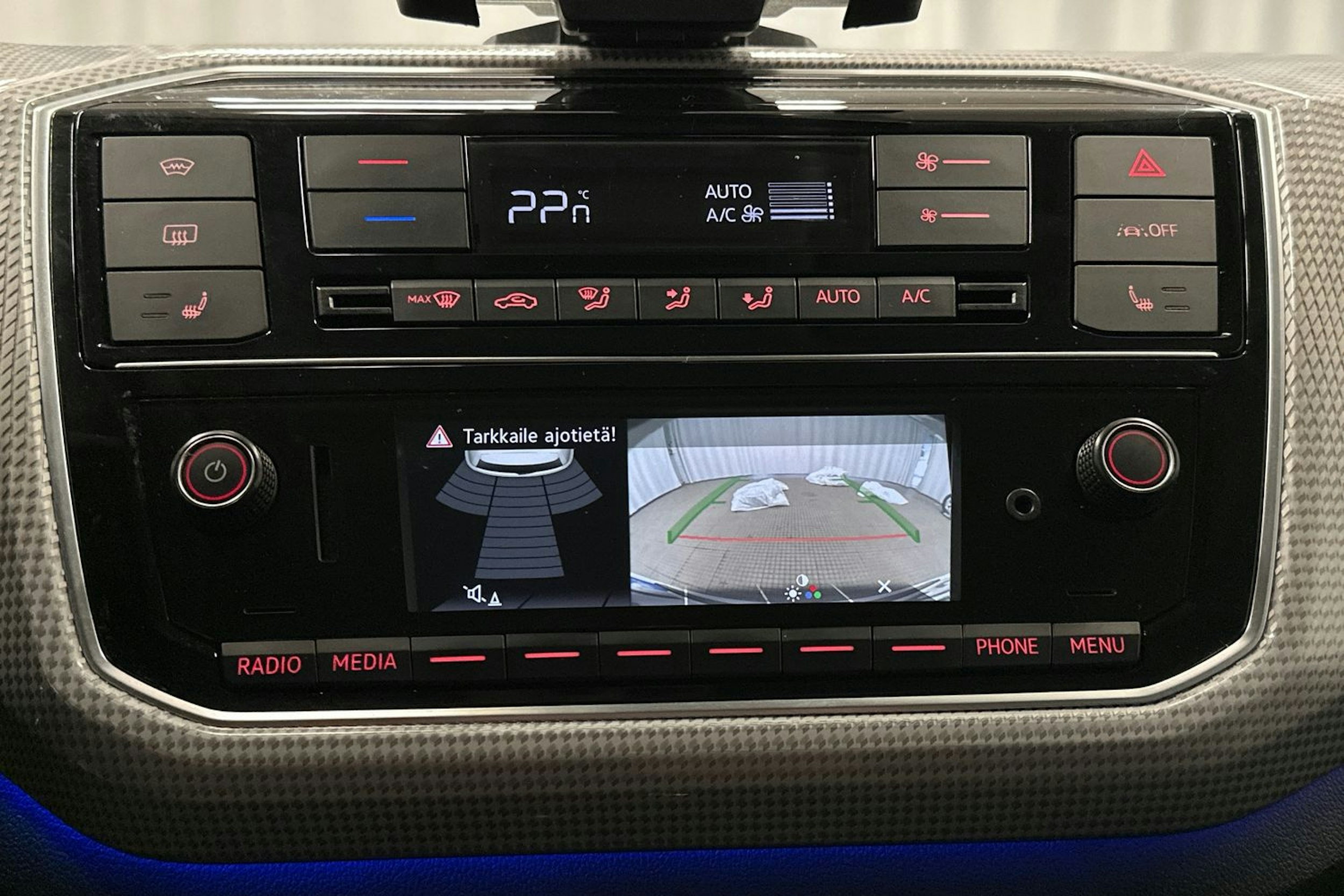 valkoinen Volkswagen up! 2021 kuva 18.