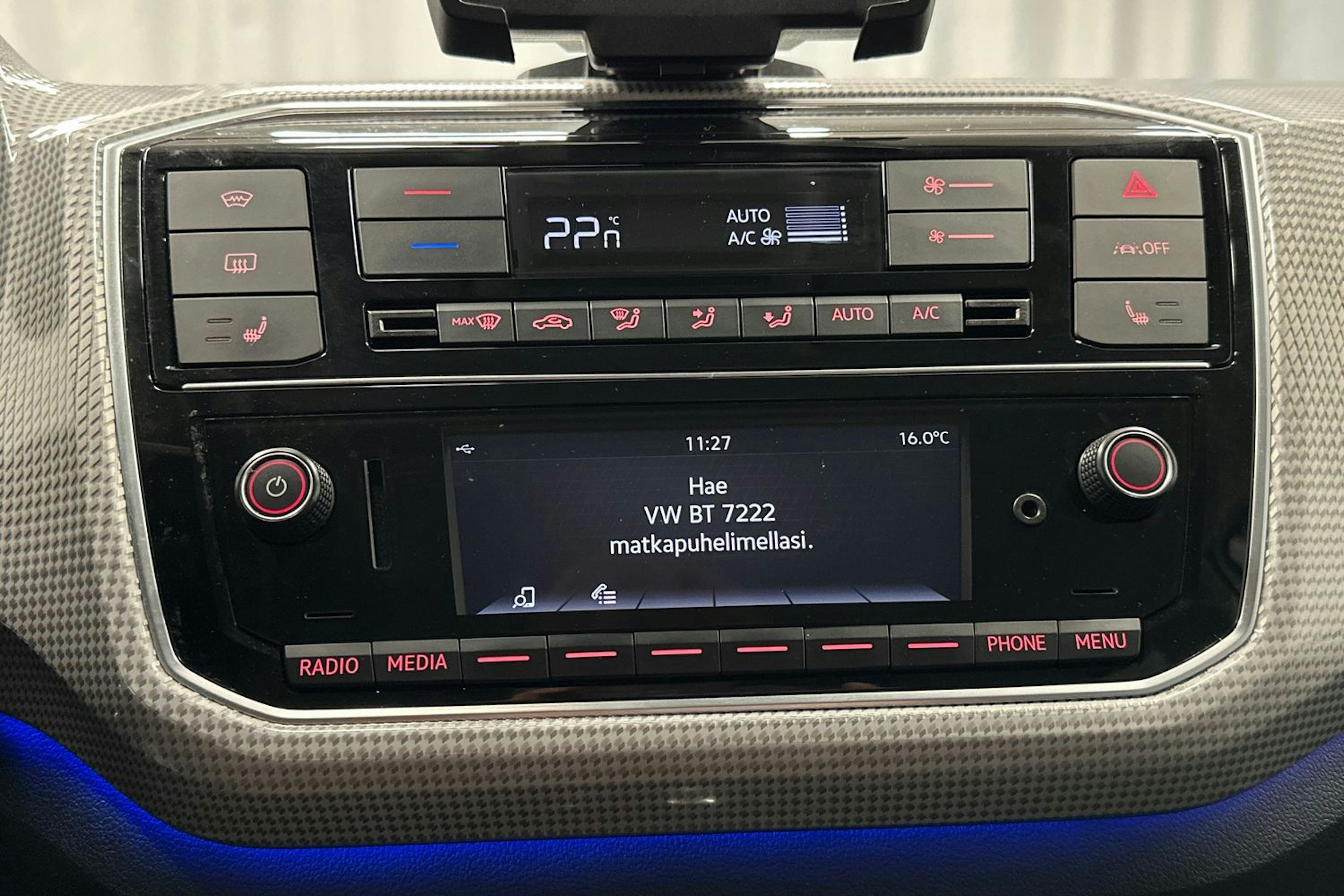 valkoinen Volkswagen up! 2021 kuva 19.