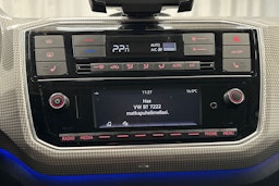 valkoinen Volkswagen up! 2021 kuva 19.