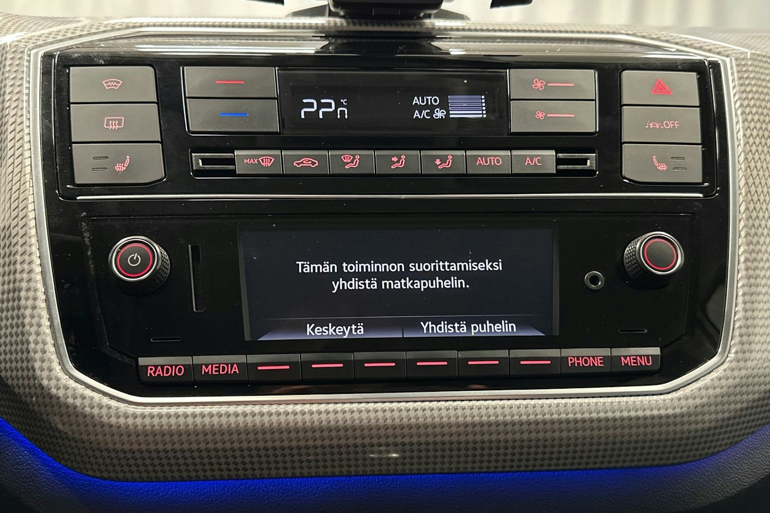 valkoinen Volkswagen up! 2021 kuva 20.