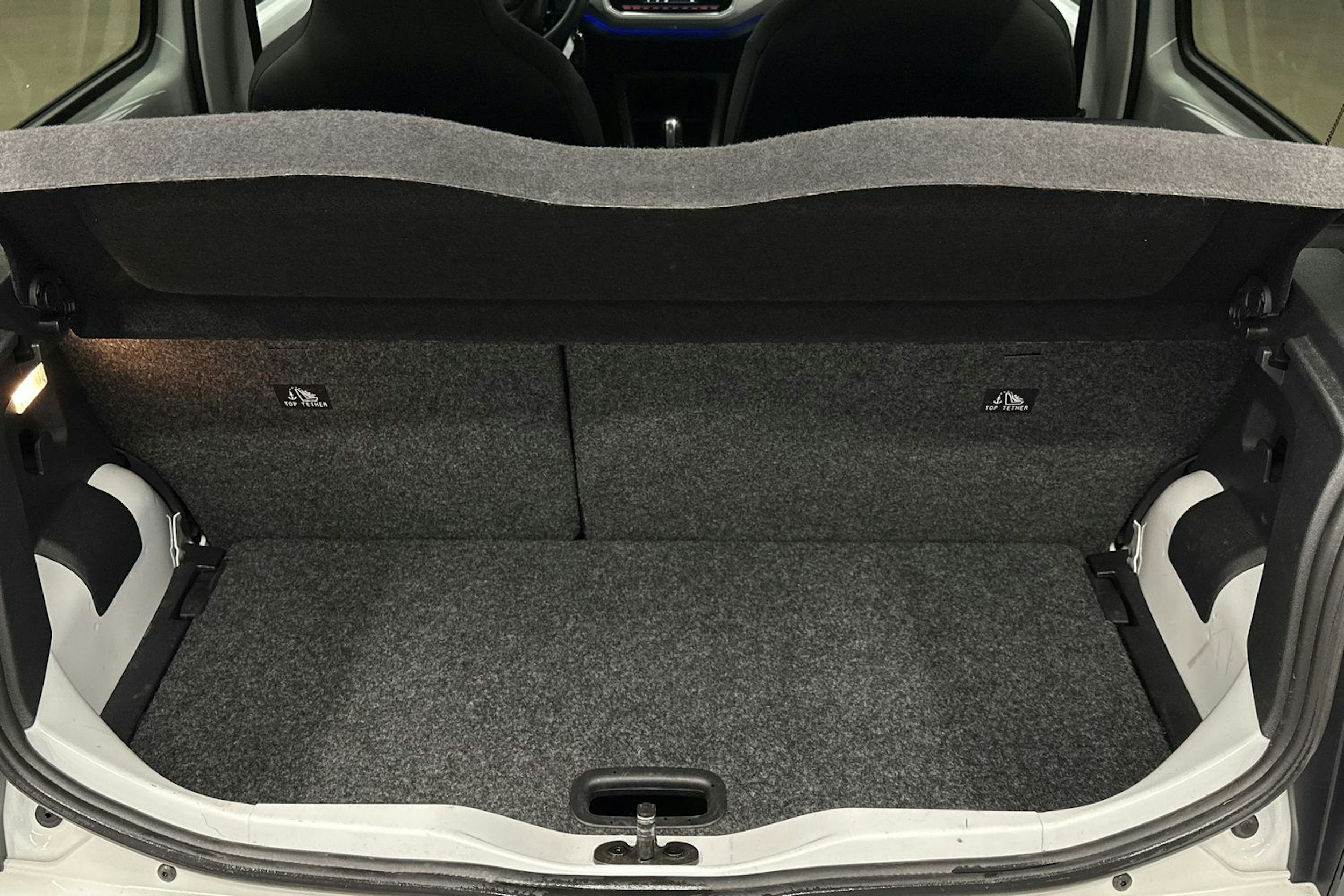 valkoinen Volkswagen up! 2021 kuva 22.